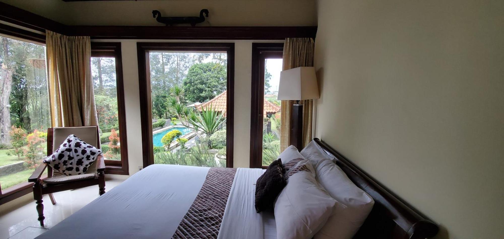 Balinese Villa In Berastagi Exterior photo
